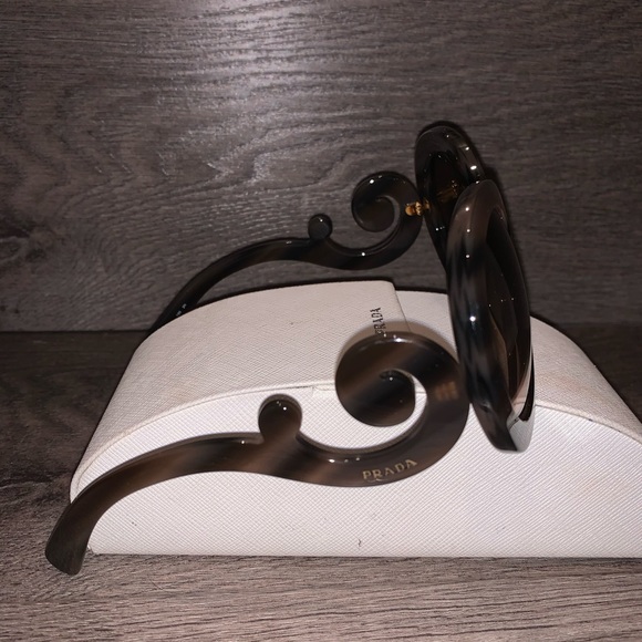 Prada sunglasses - Picture 2 of 5